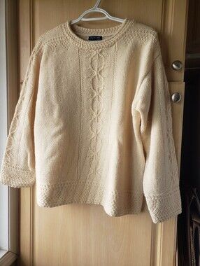 Vintage GAP 100% Wool Hand Knit Cream Cable-Detail Crewneck Sweater